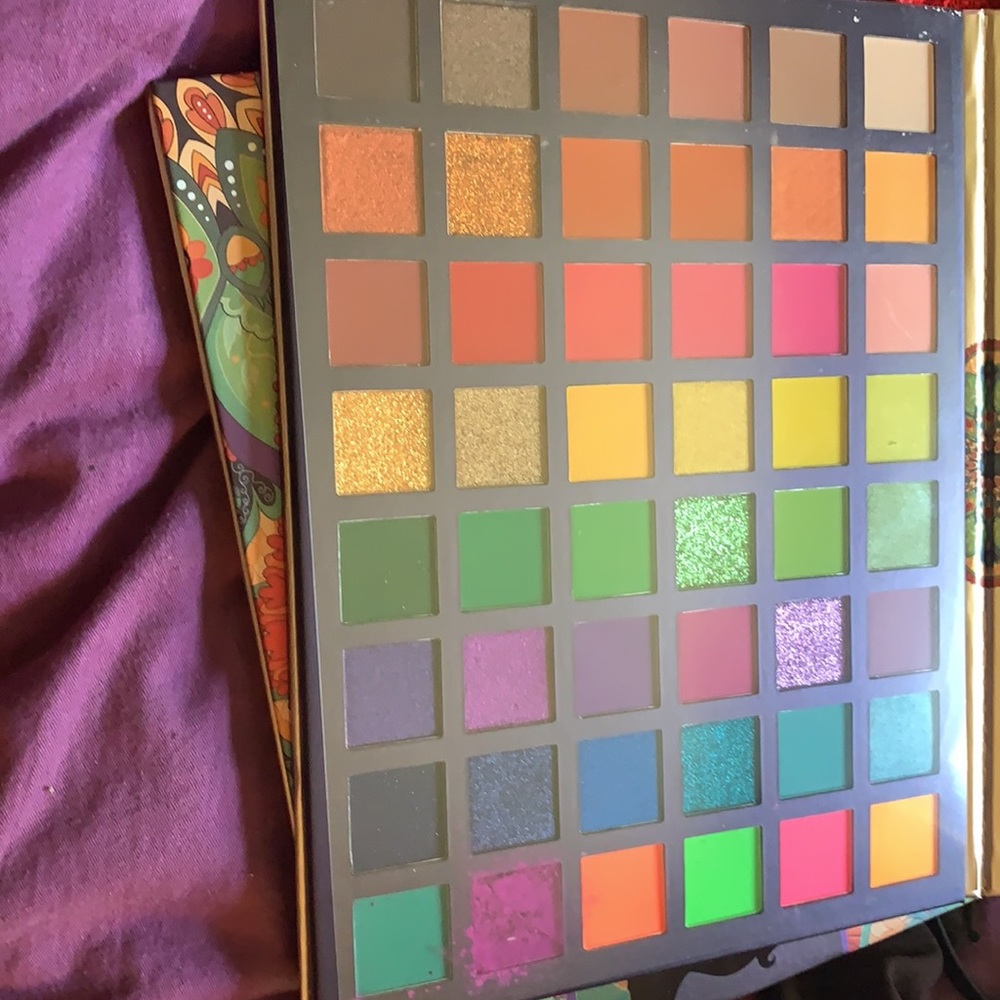 Eyeshadow - Picture 2 of 5